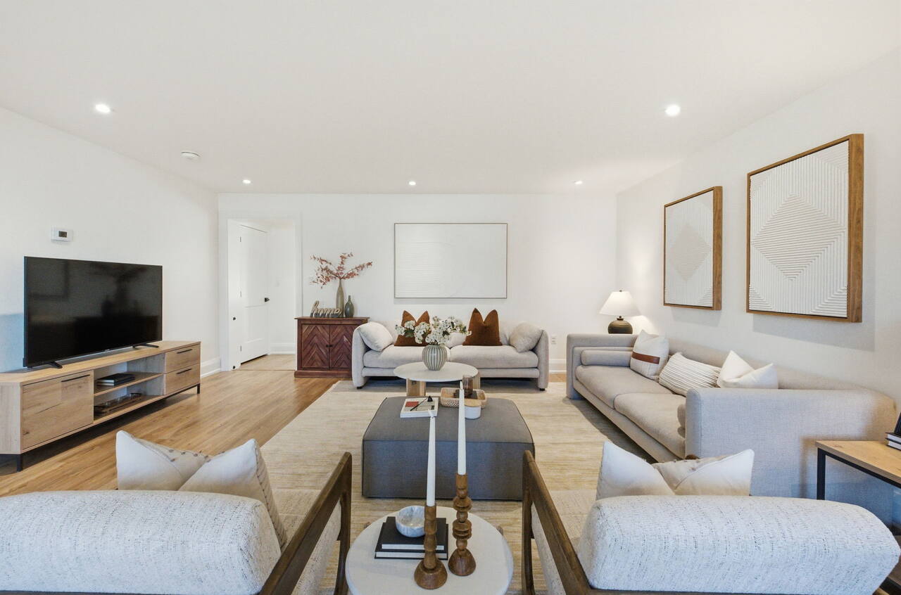Second living room with big TV